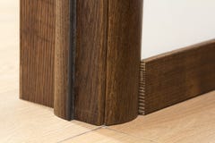 Close-updetail van bruine houten deur Royalty-vrije Stock Afbeelding Close-updetail van bruine houten deur Royalty-vrije Stock Afbeelding