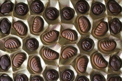 Closeupsikt av asken av choklader, sikt från över arkivfoton Closeupsikt av asken av choklader, sikt från över arkivfoton
