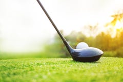 Club di golf e palle da golf su un prato inglese verde immagini stock libere da diritti Club di golf e palle da golf su un prato inglese verde immagini stock libere da diritti