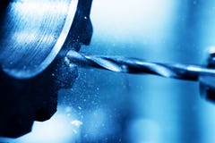 CNC, der an der Arbeitsnahaufnahme sich dreht, bohrt und Bohrmaschine stockbild CNC, der an der Arbeitsnahaufnahme sich dreht, bohrt und Bohrmaschine stockbild