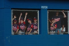 Cobertizo de la liga pequeña con los niños foto de archivo Cobertizo de la liga pequeña con los niños foto de archivo