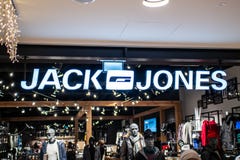 Coblenza Germania 15 12 Logo del deposito di Jack 2018 e di Jones nel centro commerciale di lusso nel cuore della città fotografie stock libere da diritti Coblenza Germania 15 12 Logo del deposito di Jack 2018 e di Jones nel centro commerciale di lusso nel cuore della città fotografie stock libere da diritti