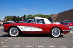 Coche 1960 del vintage de Chevy Corvette Roadster Imágenes de archivo libres de regalías Coche 1960 del vintage de Chevy Corvette Roadster Imágenes de archivo libres de regalías