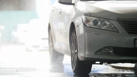 Coche que se lava en el servicio auto - pequeña empresa almacen de video Coche que se lava en el servicio auto - pequeña empresa almacen de video