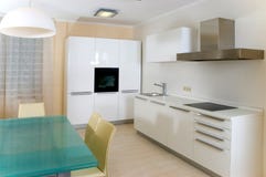 Cocina moderna con muebles imágenes de archivo libres de regalías Cocina moderna con muebles imágenes de archivo libres de regalías