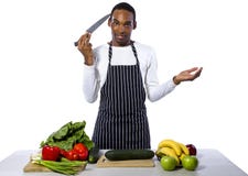 Cocinero de sexo masculino desorientado en un fondo blanco fotos de archivo Cocinero de sexo masculino desorientado en un fondo blanco fotos de archivo