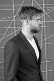 Code vestimentaire de directeur L'homme a bien toilett? le fond formel ?l?gant de rose de costume d'usage de directeur Usage s?r photo libre de droits Code vestimentaire de directeur L'homme a bien toilett? le fond formel ?l?gant de rose de costume d'usage de directeur Usage s?r photo libre de droits