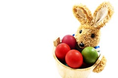 Coelho de Easter com a cesta de ovos de Easter fotografia de stock royalty free Coelho de Easter com a cesta de ovos de Easter fotografia de stock royalty free