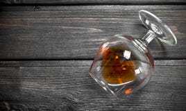 Cognac dans un verre image stock Cognac dans un verre image stock