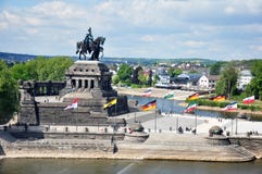 Coin allemand de monument historique de l'Allemagne de ville de Coblence où les rivières le Rhin et le mosele circulent ensemble Photos libres de droits Coin allemand de monument historique de l'Allemagne de ville de Coblence où les rivières le Rhin et le mosele circulent ensemble Photos libres de droits