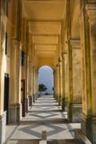 Colonade al santuario del della Guardia di Signora di rimedi da ciarlatani vicino a Genova fotografie stock libere da diritti Colonade al santuario del della Guardia di Signora di rimedi da ciarlatani vicino a Genova fotografie stock libere da diritti