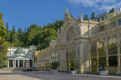 Colonnato principale della stazione termale in Marianske Lazne immagini stock Colonnato principale della stazione termale in Marianske Lazne immagini stock