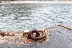 Coloque para amarrar un barco en el mar fotografía de archivo libre de regalías Coloque para amarrar un barco en el mar fotografía de archivo libre de regalías