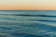 Colores de la salida del sol en el mar fotografía de archivo libre de regalías Colores de la salida del sol en el mar fotografía de archivo libre de regalías