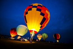 Colori della mongolfiera, anche lo spettacolo di luci di incandescenza di notte