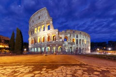 Colosseum ou coliseu na noite, Roma, Itália foto de stock royalty free Colosseum ou coliseu na noite, Roma, Itália foto de stock royalty free