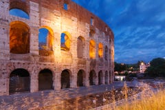 Colosseum ou coliseu na noite, Roma, Itália fotografia de stock Colosseum ou coliseu na noite, Roma, Itália fotografia de stock