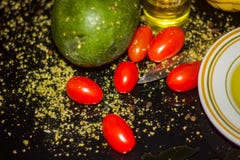 Colourful, zdrowi foods, Organicznie oliwa z oliwek, Śliwkowi pomidory, owoc, cytryna, Oregano i Pieprzowa kukurudza dla zdrowych obrazy stock Colourful, zdrowi foods, Organicznie oliwa z oliwek, Śliwkowi pomidory, owoc, cytryna, Oregano i Pieprzowa kukurudza dla zdrowych obrazy stock