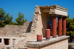 Columnas rojas del palacio de Knossos fotos de archivo libres de regalías Columnas rojas del palacio de Knossos fotos de archivo libres de regalías