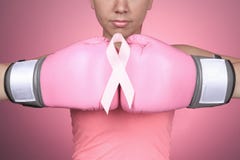 Combat pour le symbole de cancer du sein sur le fond rose photographie stock Combat pour le symbole de cancer du sein sur le fond rose photographie stock