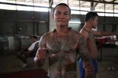Combattant thaïlandais de prison de Muay photographie stock Combattant thaïlandais de prison de Muay photographie stock