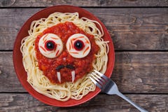 Comida divertida de la cara del vampiro de Halloween para la celebración fotografía de archivo libre de regalías Comida divertida de la cara del vampiro de Halloween para la celebración fotografía de archivo libre de regalías