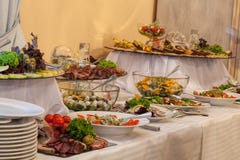 Comida fría con diversos aperitivos Imagenes de archivo Comida fría con diversos aperitivos Imagenes de archivo