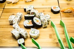 Comida fría del sushi imagen de archivo Comida fría del sushi imagen de archivo