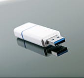 Commande d'instantané d'USB avec la réflexion sur le fond brillant image libre de droits Commande d'instantané d'USB avec la réflexion sur le fond brillant image libre de droits