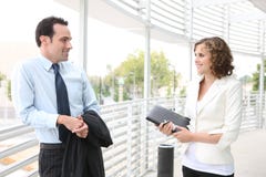 Commercieel van de man en van de Vrouw Team op Kantoor stock afbeeldingen Commercieel van de man en van de Vrouw Team op Kantoor stock afbeeldingen