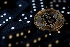 Commerciële van de de Munttechnologie van Bitcoincryptocurrency de Digitale Bitcoin BTC daling van Internet Bitcoin onderaan de V royalty-vrije stock afbeeldingen Commerciële van de de Munttechnologie van Bitcoincryptocurrency de Digitale Bitcoin BTC daling van Internet Bitcoin onderaan de V royalty-vrije stock afbeeldingen