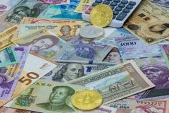 Comparaisons ?trang?res et num?riques et calculs de devise de Bitcoin photo libre de droits Comparaisons ?trang?res et num?riques et calculs de devise de Bitcoin photo libre de droits