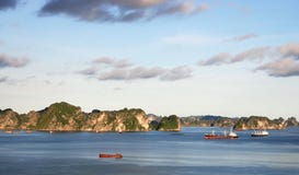 Compartiment de Halong, Vietnam photographie stock libre de droits Compartiment de Halong, Vietnam photographie stock libre de droits