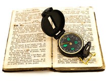 Compas et vieux livre Photo stock Compas et vieux livre Photo stock