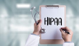 Computer di uso di medico di HIPAA e attrezzatura medica professionali tutto fotografia stock Computer di uso di medico di HIPAA e attrezzatura medica professionali tutto fotografia stock