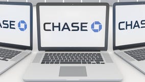 Computer portatili con il logo di JPMorgan Chase Bank sullo schermo Rappresentazione concettuale dell'editoriale 3D di tecnologie illustrazione di stock Computer portatili con il logo di JPMorgan Chase Bank sullo schermo Rappresentazione concettuale dell'editoriale 3D di tecnologie illustrazione di stock