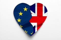 Conceito de Brexit do Reino Unido que deixa a União Europeia Union Jack e as bandeiras da UE formam um coração ilustração stock Conceito de Brexit do Reino Unido que deixa a União Europeia Union Jack e as bandeiras da UE formam um coração ilustração stock