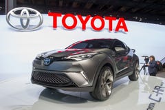 Conceito de Toyota C-HR - estreia mundial foto de stock royalty free Conceito de Toyota C-HR - estreia mundial foto de stock royalty free