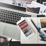 Conceito de viagem da tecnologia do portátil das férias do feriado do curso fotos de stock Conceito de viagem da tecnologia do portátil das férias do feriado do curso fotos de stock