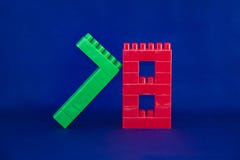 Conceito 2017 do ano de Lego New 2018 com os cubos de Lego no fundo azul imagens de stock royalty free Conceito 2017 do ano de Lego New 2018 com os cubos de Lego no fundo azul imagens de stock royalty free