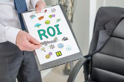 Conceito do Roi em uma prancheta imagens de stock Conceito do Roi em uma prancheta imagens de stock