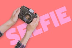 Concept créatif de caméra avec l'abrégé sur étendu plat f les textes images libres de droits Concept créatif de caméra avec l'abrégé sur étendu plat f les textes images libres de droits