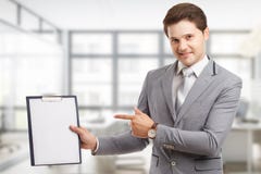Concept d'affaires, de technologie, d'Internet et de mise en réseau Jeune entrepreneur réussi dans le procédé de travail image stock Concept d'affaires, de technologie, d'Internet et de mise en réseau Jeune entrepreneur réussi dans le procédé de travail image stock