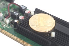 Concept d'exploitation de Cryptocurrency avec le litcoin sur un graphique videocar image libre de droits Concept d'exploitation de Cryptocurrency avec le litcoin sur un graphique videocar image libre de droits