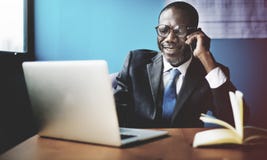 Concept de connexion de Laptop Networking Communication d'homme d'affaires Photo libre de droits Concept de connexion de Laptop Networking Communication d'homme d'affaires Photo libre de droits