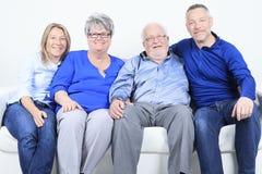 Concept de famille, de bonheur, de génération et de personnes photo stock Concept de famille, de bonheur, de génération et de personnes photo stock