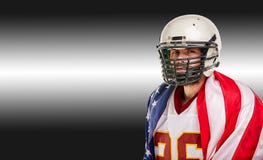 Concept de football américain, portrait de joueur de football américain avec le drapeau américain sur le fond noir Concept image stock Concept de football américain, portrait de joueur de football américain avec le drapeau américain sur le fond noir Concept image stock