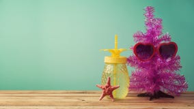 Concept de Noël en juillet images libres de droits Concept de Noël en juillet images libres de droits