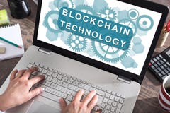 Concept de technologie de Blockchain sur un écran d'ordinateur portable photo stock Concept de technologie de Blockchain sur un écran d'ordinateur portable photo stock