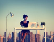 Concept de Working Outdoor New York de femme d'affaires images libres de droits Concept de Working Outdoor New York de femme d'affaires images libres de droits